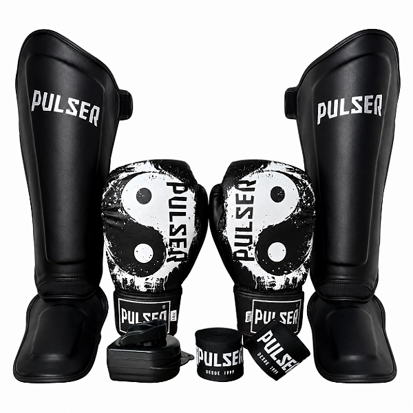 SUPER KIT LUVA 10OZ + CANELEIRA G/30MM + BANDAGEM + BUCAL - PRETO YNG YANG - PULSER