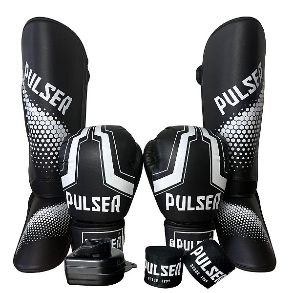KIT LUVA 14OZ + CANELEIRA M/20MM + BANDAGEM + BUCAL - PRETO BRANCO IRON - PULSER