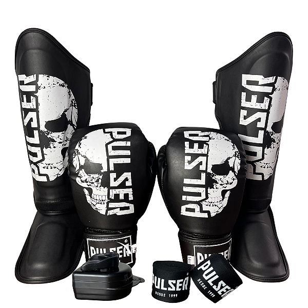 SUPER KIT LUVA 16OZ + CANELEIRA M/30MM + BANDAGEM + BUCAL - PRETO BRANCO CAVEIRA - PULSER