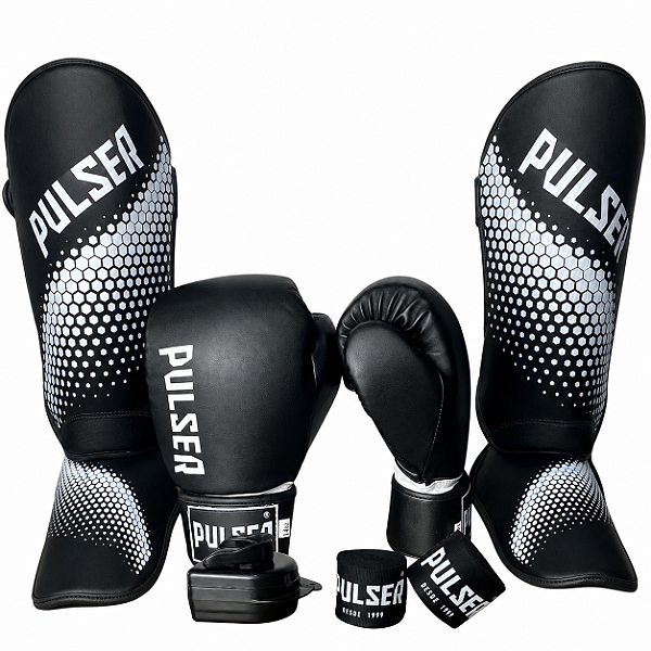 KIT LUVA 12OZ + CANELEIRA G/20MM + BANDAGEM + BUCAL - PRETO BRANCO MINIMAL - PULSER