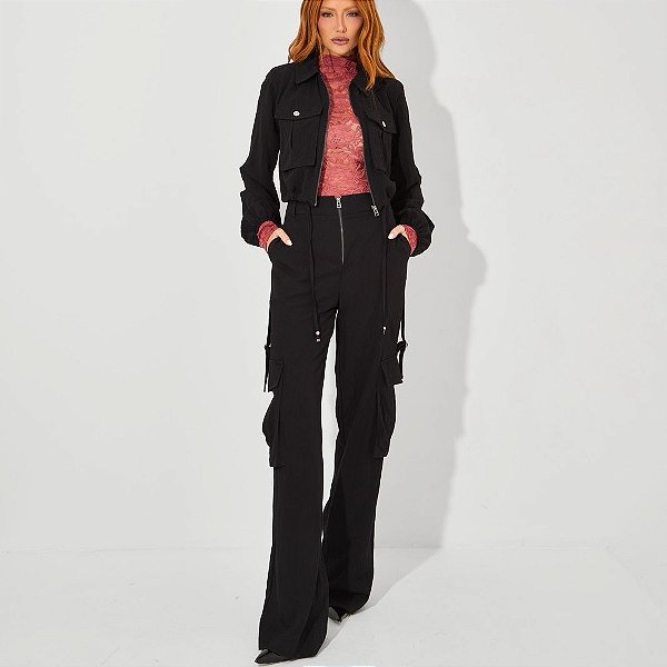 Conjunto Calça Cargo e Camisa Cropped