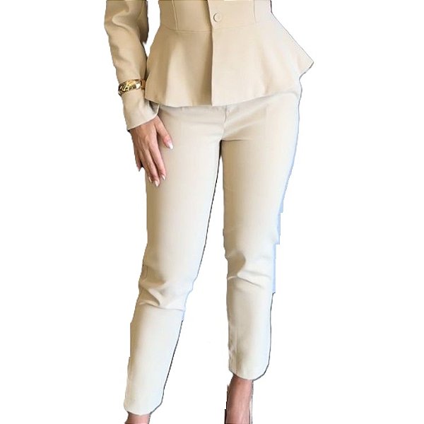 Conjunto Calça Cenoura e Casaqueto Peplum