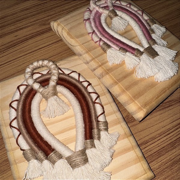 Cocar com Base de Madeira - 15x21 cm