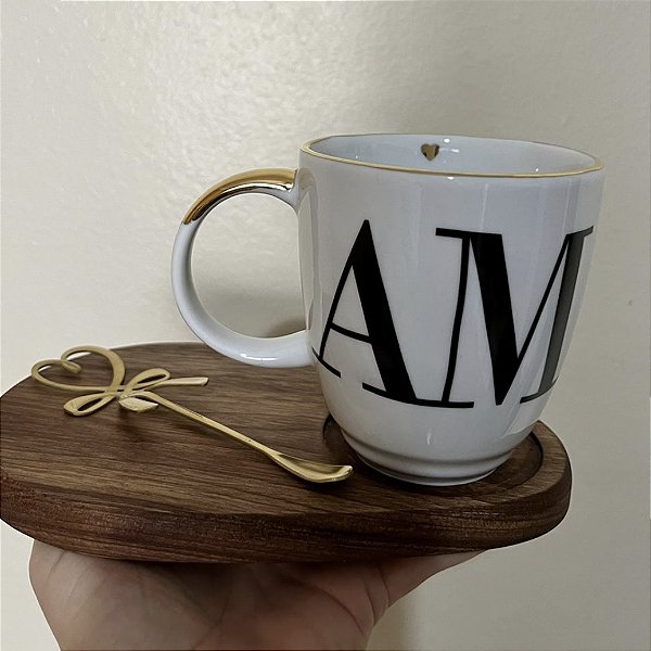 Caneca de Porcelana Schmidt com Dois Monogramas Personalizados, Coração Dourado e Detalhes em Ouro – 370ml | Sob Encomenda | To Home Decoração