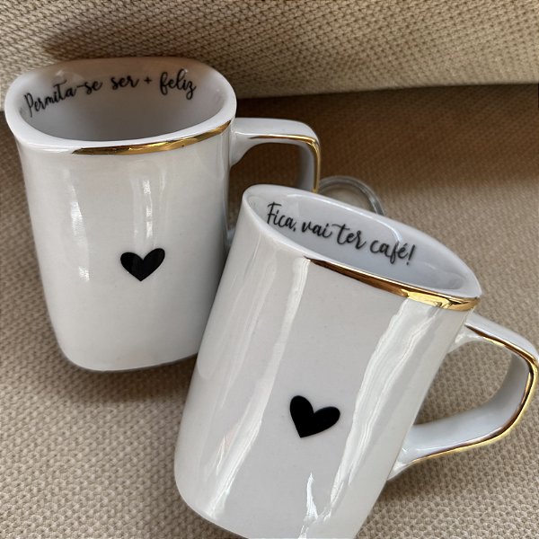 Caneca de Porcelana com Ouro e Frase Interna "Fica, vai ter café!" – 150ml