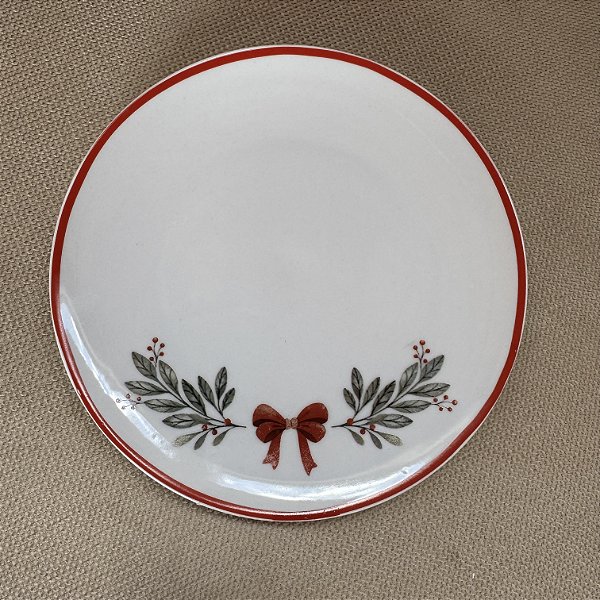 Prato de Sobremesa “Noelle” Guirlanda com Laço 🎀 – 21 cm | To Home Decoração