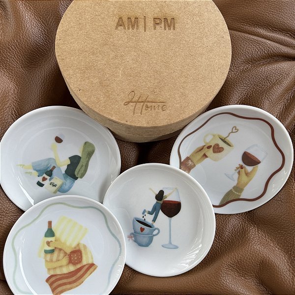 Kit Coleção AM | PM: Pratinhos Aquarelados em Porcelana com Caixa de Madeira