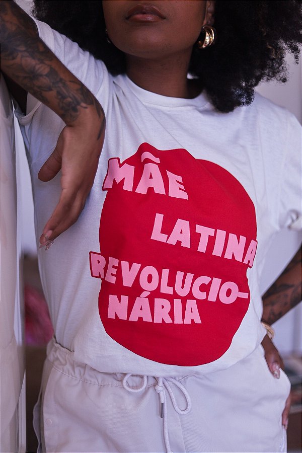CAMISETA FEMININA - "MÃE LATINA REVOLUCIONÁRIA"