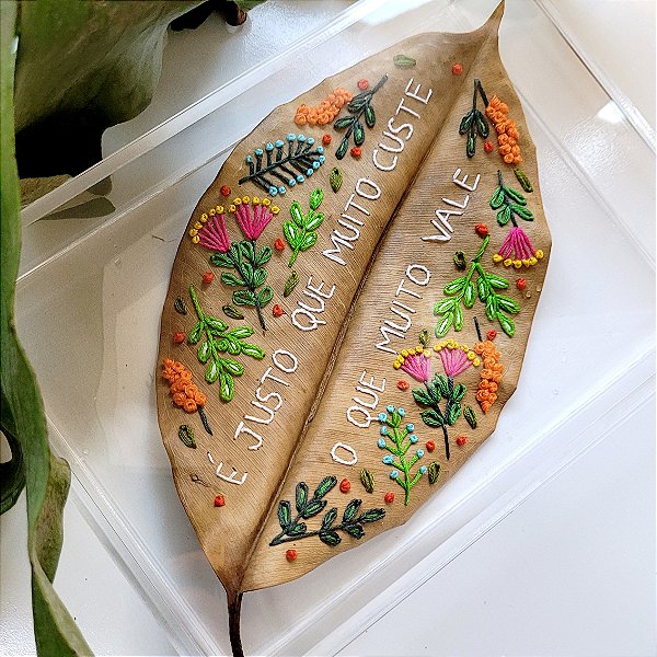 Folha Floral e Frase