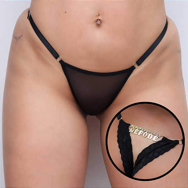 Calcinha Fio Dental Gis Strass com Escrita Me Fode Aberta PRETA