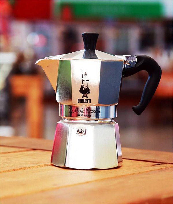 Cafeteria Italiana Nuova Moka Express Bialetti (3 xícaras)