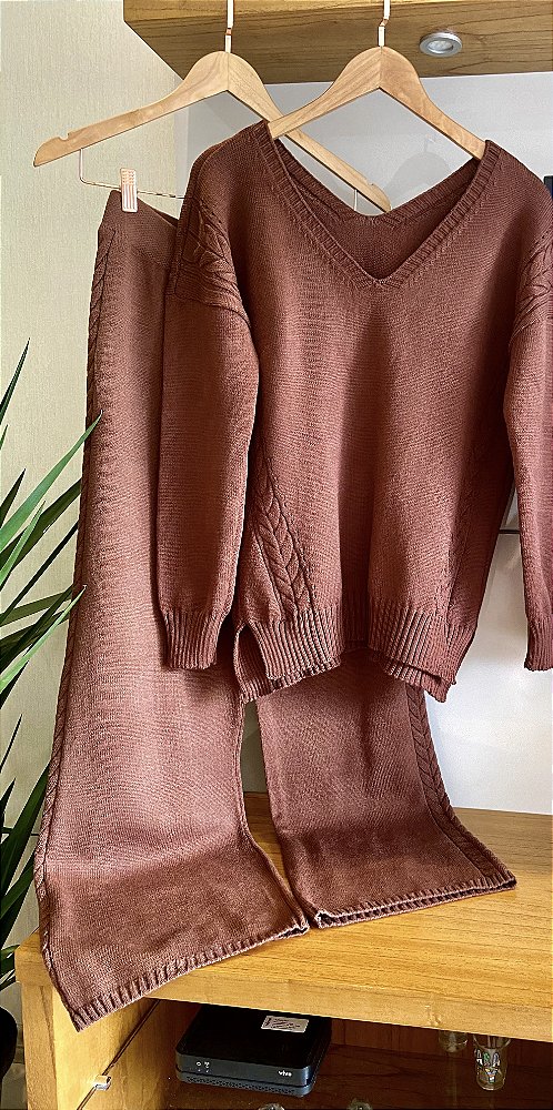 CONJUNTO CALÇA E BLUSA EM TRICOT STRECH