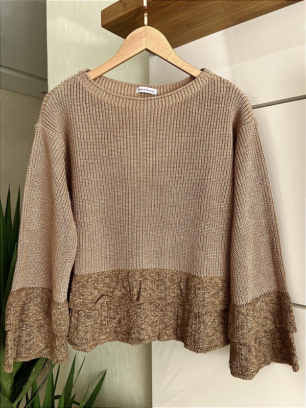 BLUSA COM BARRADO DE BABADO EM TRICOT