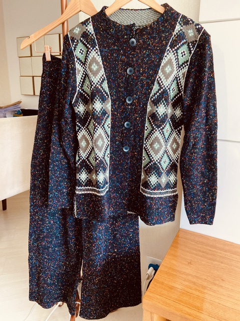 CONJUNTO CALÇA E CASACO EM TRICOT MESCLA