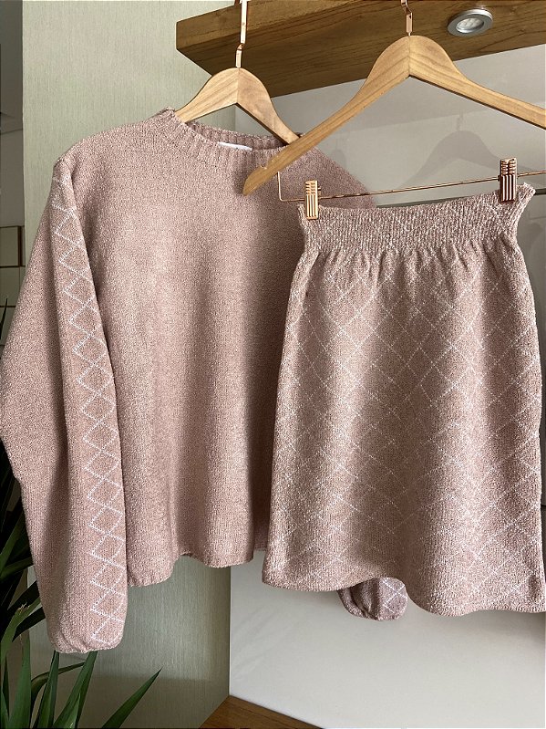 CONJUNTO DE SAIA E BLUSA EM TRICOT