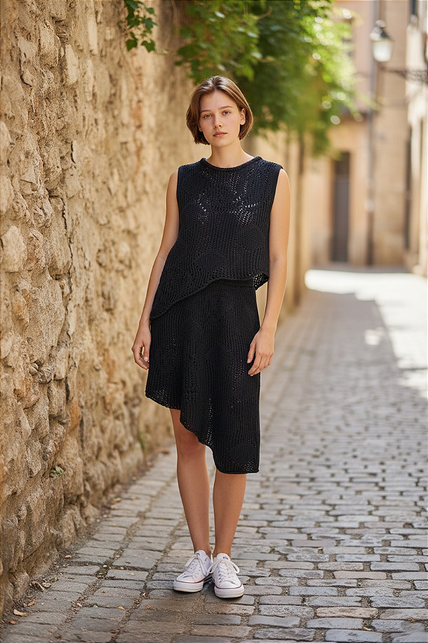 CONJUNTO DE SAIA E BLUSA ASSIMÉTRICA