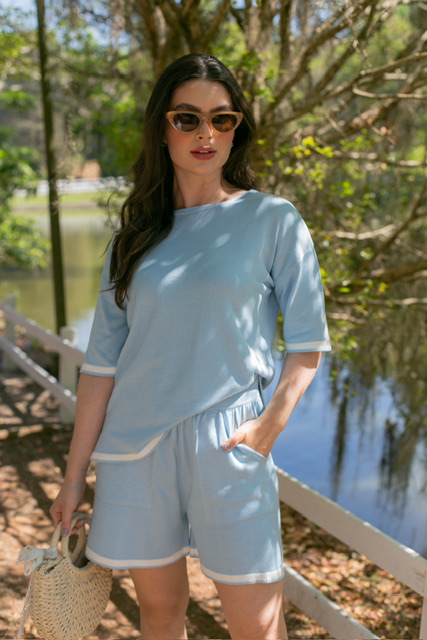 CONJUNTO DE SHORTS E BLUSA LISTRA EM TRICOT