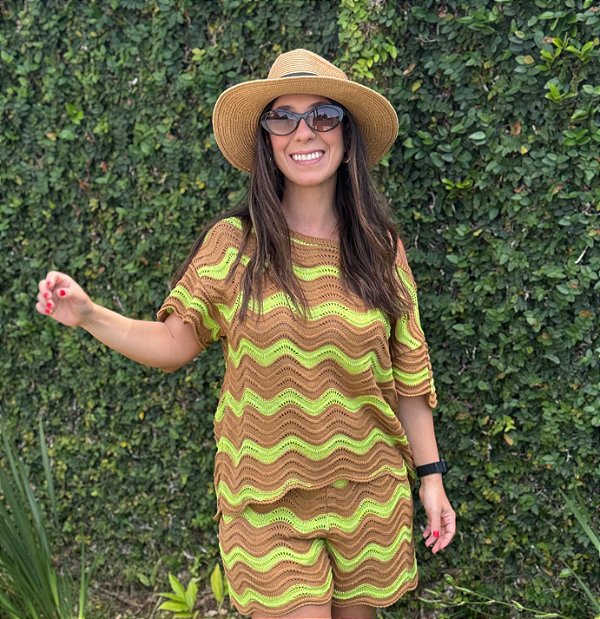 CONJUNTO DE SHORTS E BLUSA ONDAS EM TRICOT
