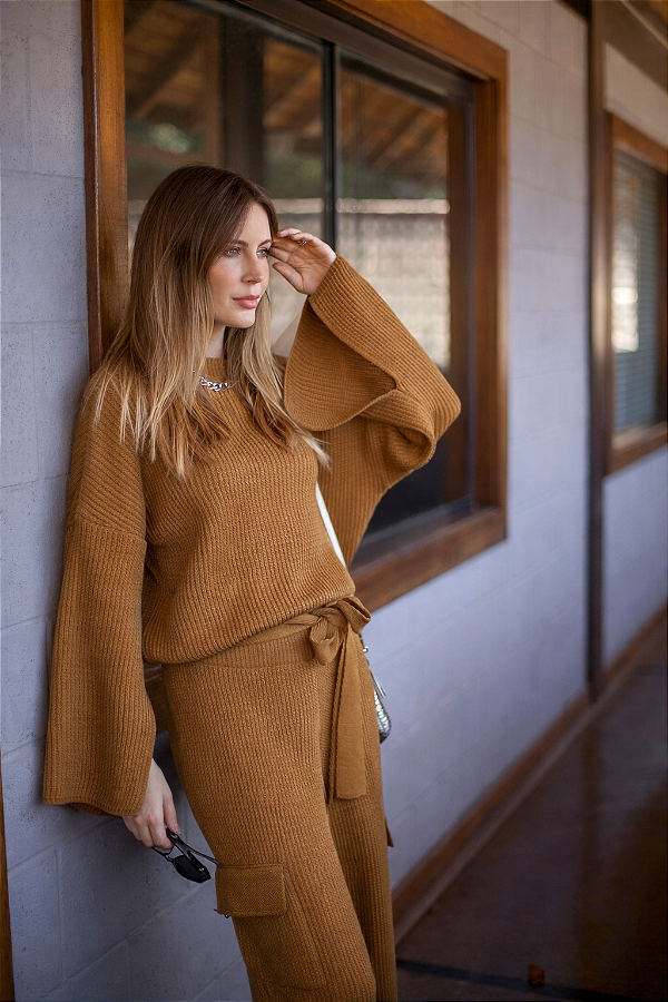 CONJUNTO CALÇA CARGO E BLUSA EM TRICOT