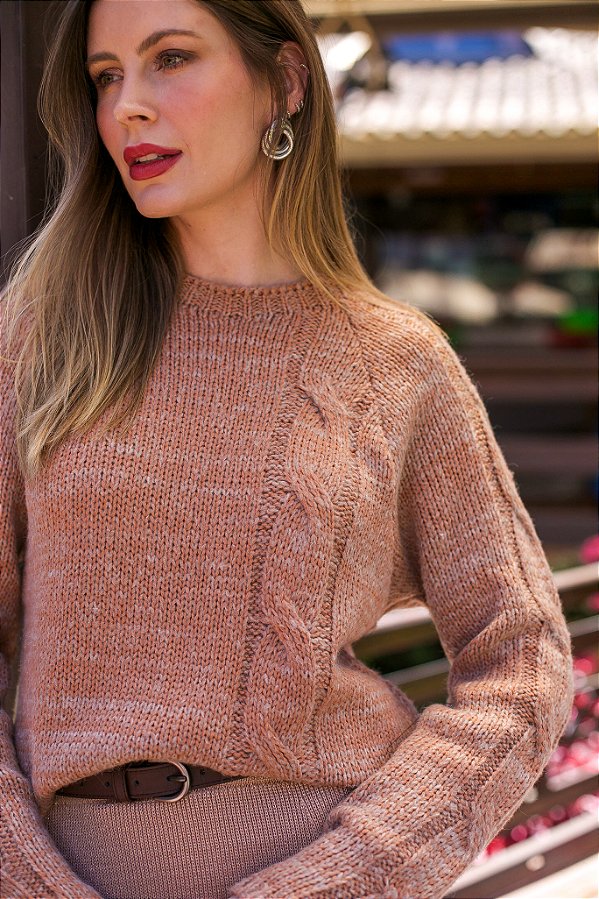 BLUSA EM TRICOT MOUSSE TRANÇA LATERAL