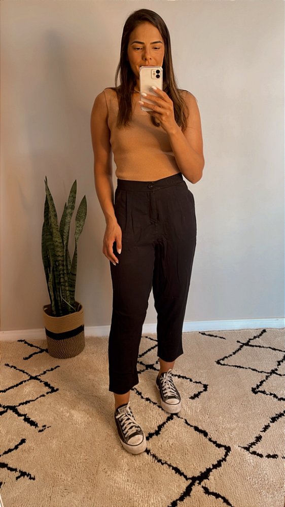 Cropped modal nude