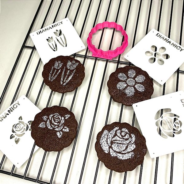 Kit Mini Estêncil Floral e um Cortador