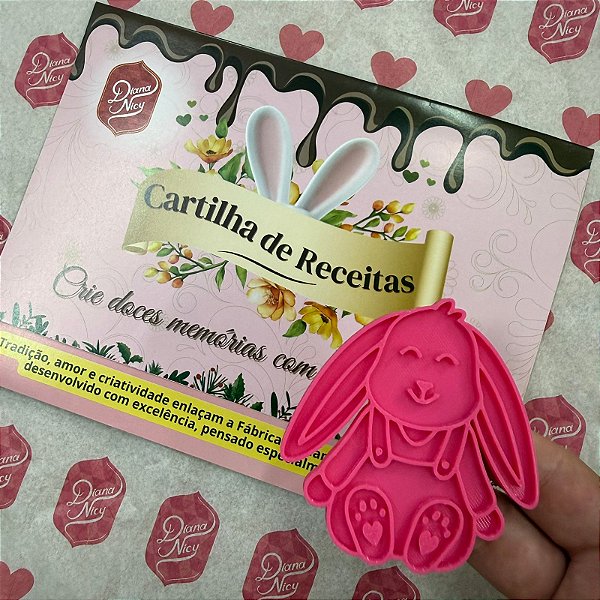 D260049 - Cortador e Marcador Coelho Sentado Fofinho + CARTILHA DE RECEITAS