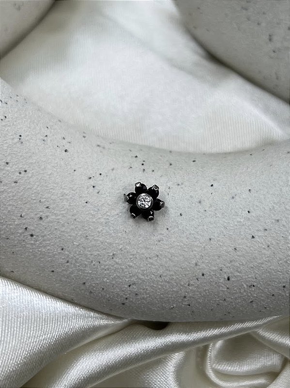 Labret Flor com Zircônia Black -Titânio