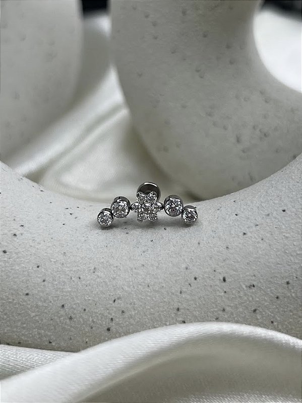 Labret Cluster c/ 5 Cascata com Zircônias em titânio - florzinha