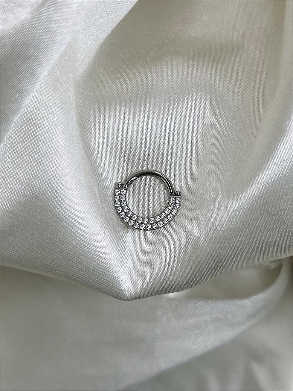 Argola Zircônias Cúbicas duplo Frontal-Titânio
