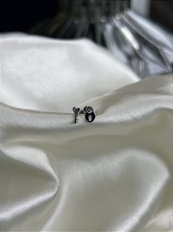 Piercing chave + cadeado - Titânio ( par)