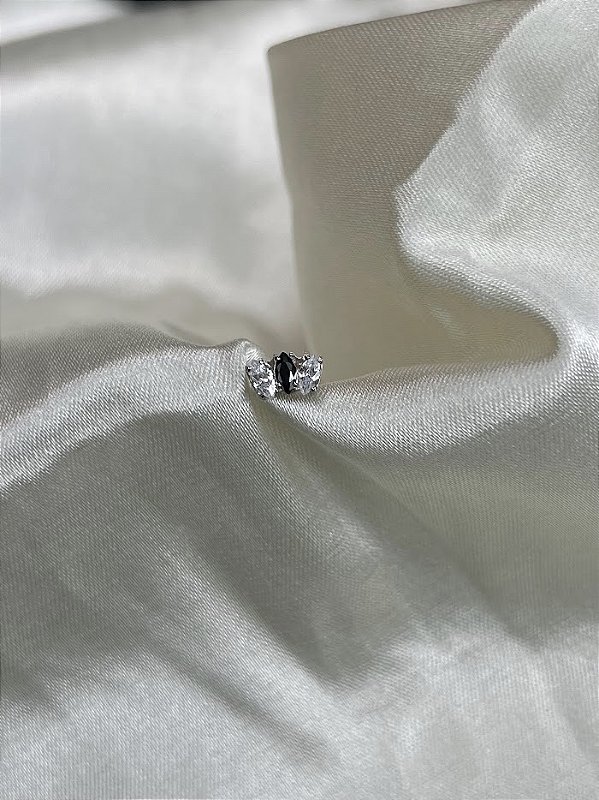 Labret 3 pedras zirconia e black titânio
