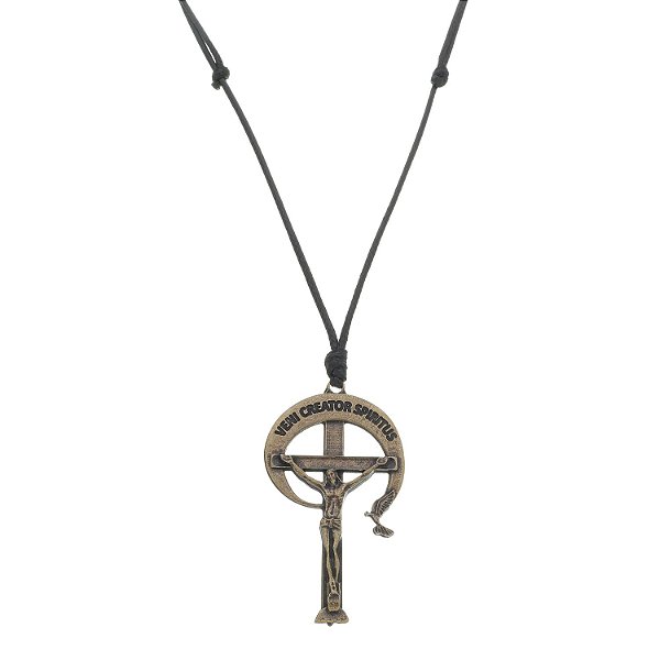 Cordão de Couro com Crucifixo da RCC em Metal - Ouro Velho - Tamanho M
