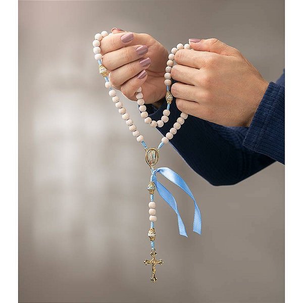 Terço em Madeira Contas Brancas 8mm e Cordão Azul Claro Nossa Senhora de Lourdes