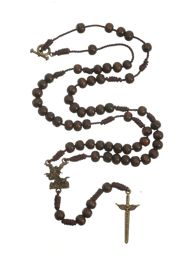 Terço São Miguel Arcanjo para Pescoço - Madeira Marrom 8mm com Crucifixo e Pingente Trevo