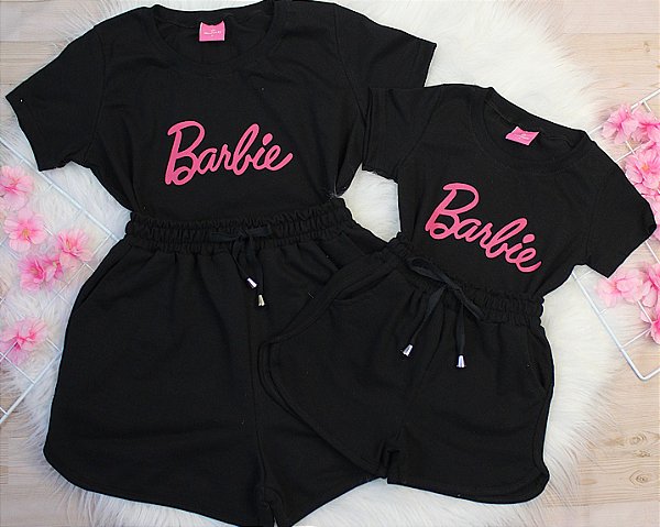 Conjunto verão Mãe e Filha: Camiseta preta barbie e Shorts preto - Tamanhos 2 ao GG