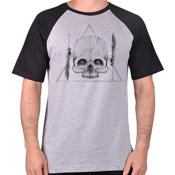 CAMISETA MESCLA CINZA COM MANGA PRETA NERDERIA e LOJARIA caveira triangulo CINZA