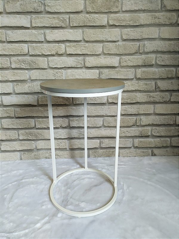 MESA LATERAL REDONDA BRANCA  TAMPO CINZA GIANDUIA MODELO KIRA