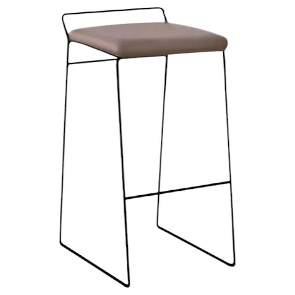Banqueta Preta com Assento Marrom Modelo Yes