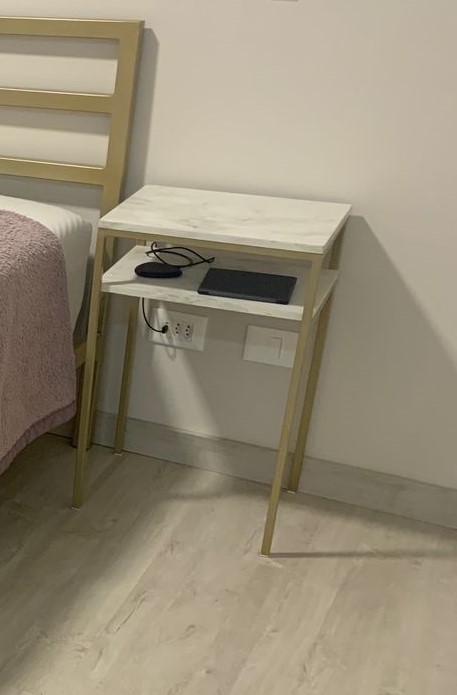Mesa de Apoio de Cabeceira Lateral modelo Fiorela
