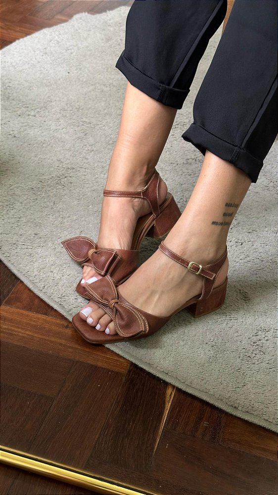 SANDÁLIA NATALIE CARAMELO ESTONADO