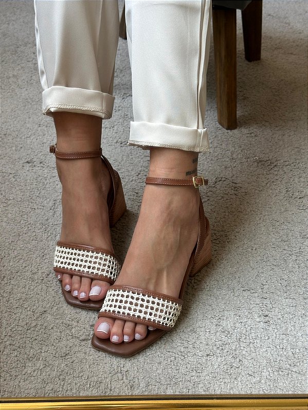SANDÁLIA ANDORRA OFF WHITE COM CARAMELO