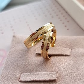 PAR DE ALIANÇAS EM OURO 18k LOTUS 4MM