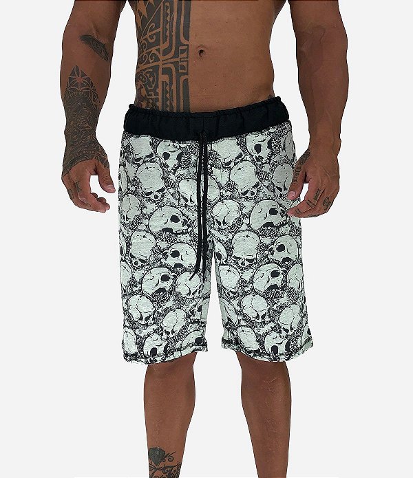 Bermuda Masculina Moletom MXD Conceito Mar de Caveiras Branco e Preto