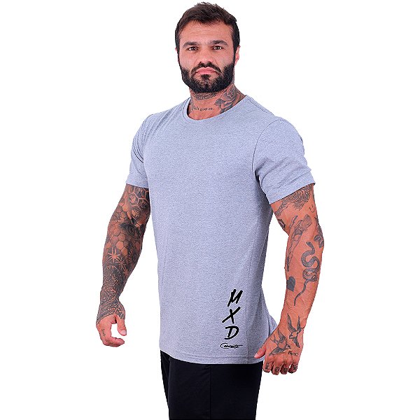 Camiseta Tradicional Masculina MXD Conceito Estampa Lateral Logo Vertical MXD