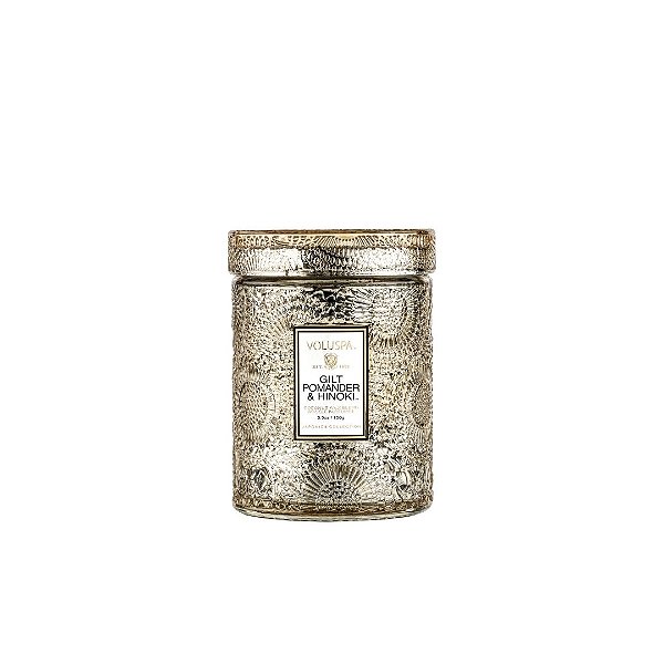 Mini Vela Voluspa Pote Vidro 50h Relevo Gilt Pomander e Hinoki