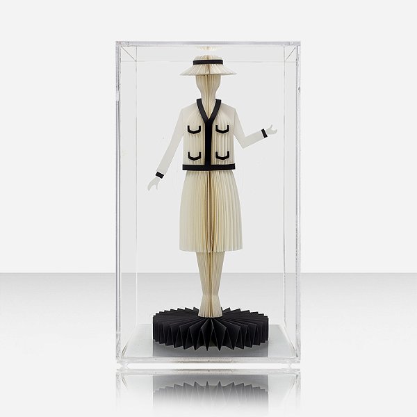 Escultura em Papel sobre Acrílico Mademoiselle Chanel