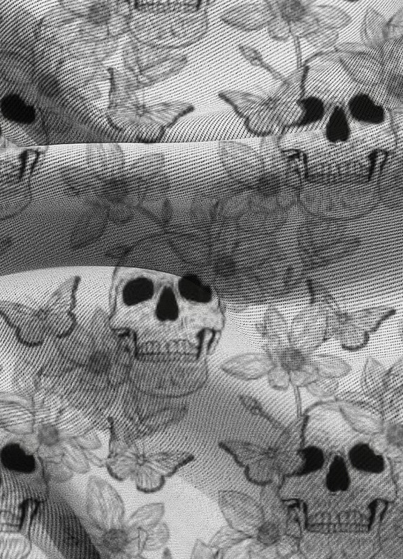 Tecido Blackout Estampa Digital Caveira com Flores 1,35m de Largura