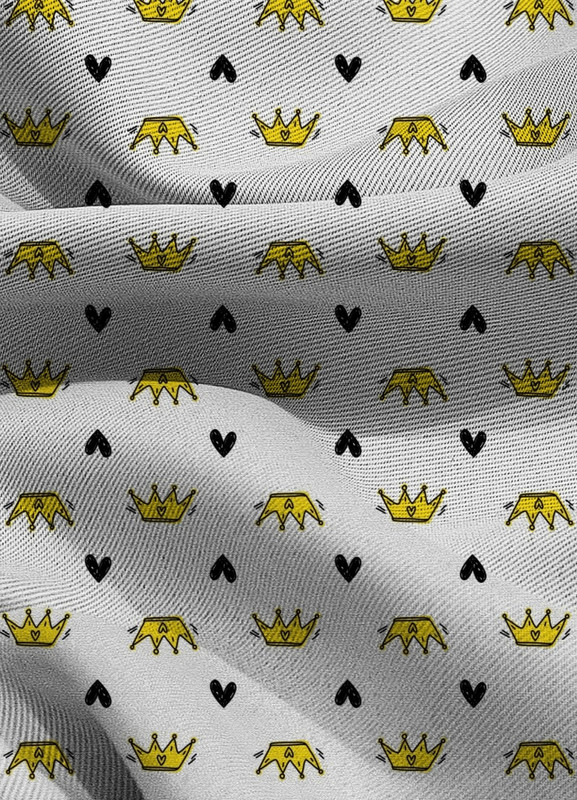 Tecido Blackout Estampa Digital  Coroa Amarela e Corações 1,35m de Largura