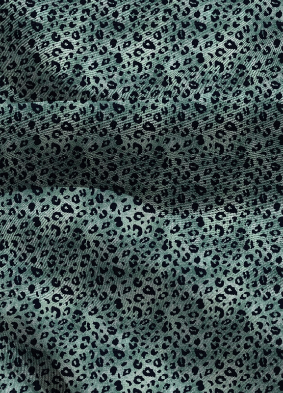 Tecido Blackout Estampa Digital Onça print fundo verde 1,35m de Largura